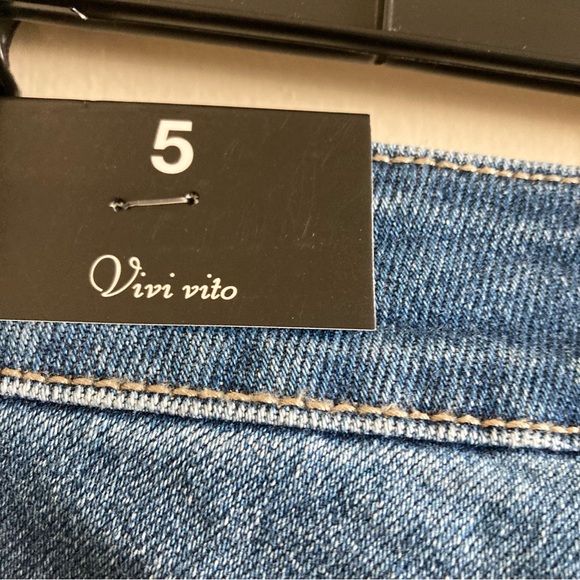 Vivi vito Denim Wash Distressed Jeans | NWT | Size 5 - Picture 8 of 9